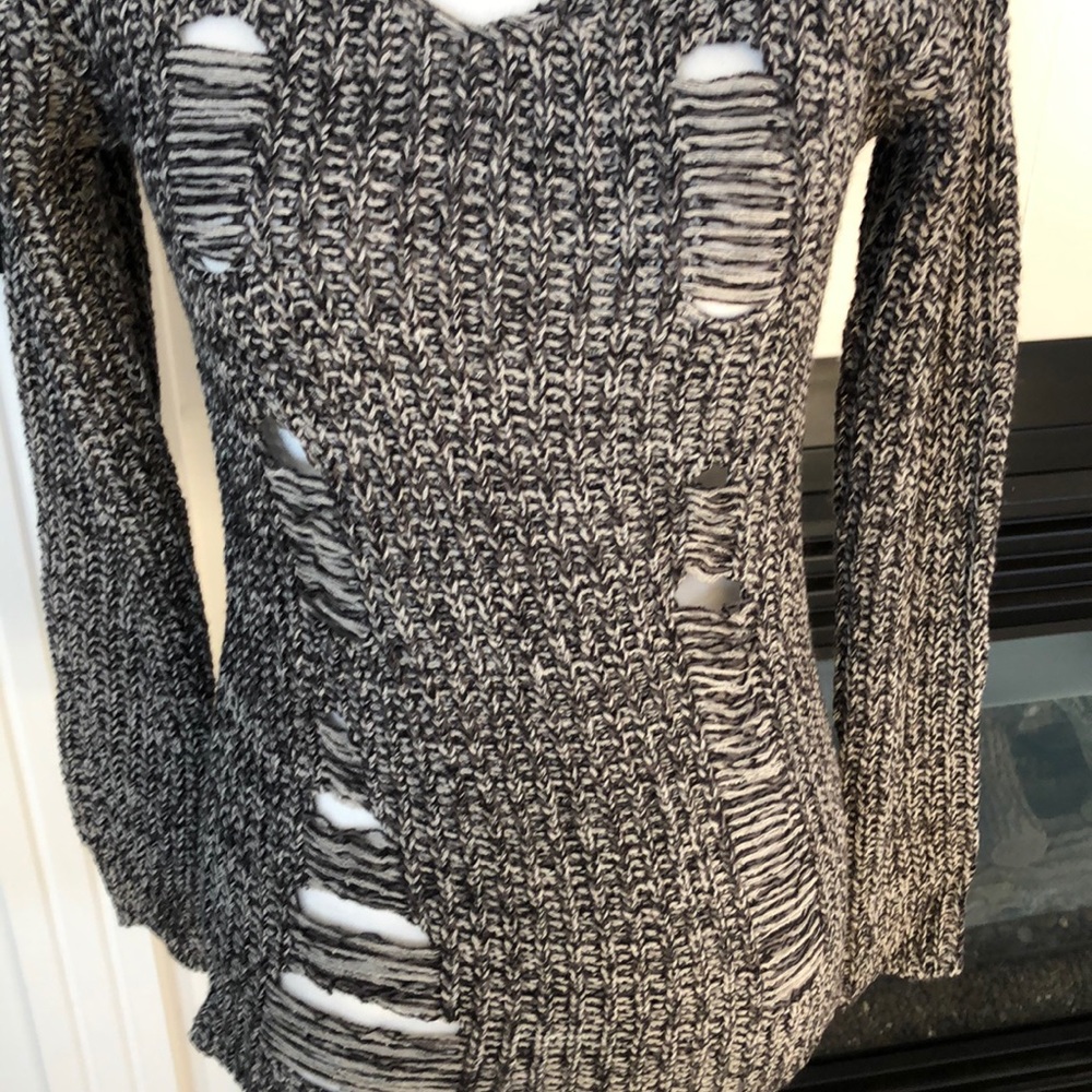 🌺dark grey/grey distressed v neck sweater🌺 - Picture 2 of 6